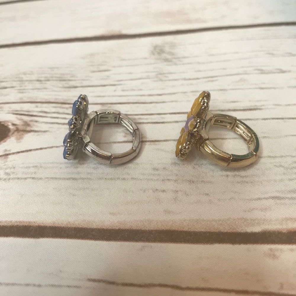 2 FUN Adjustable Flower Rings - Picture 7 of 8